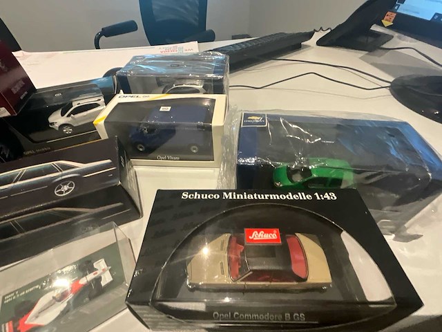 Lot miniatuur auto - afbeelding 10 van  12