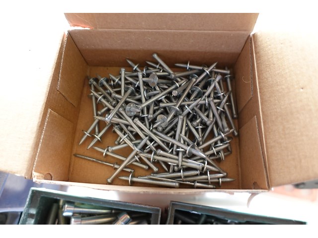 Lot montagemateriaal - afbeelding 13 van  14