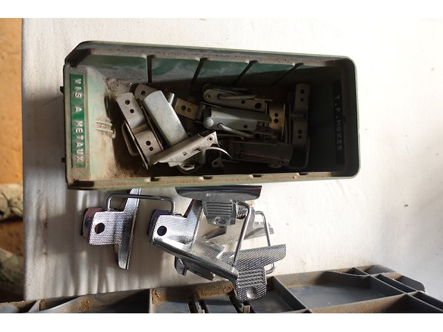 Lot montagemateriaal - afbeelding 2 van  14