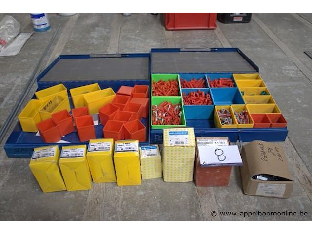 Lot montagematerialen - afbeelding 1 van  2