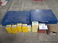 Lot montagematerialen - afbeelding 2 van  2