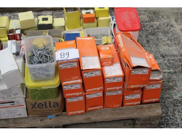 Lot montagematerialen - afbeelding 2 van  2