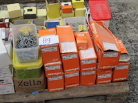 Lot montagematerialen - afbeelding 2 van  2