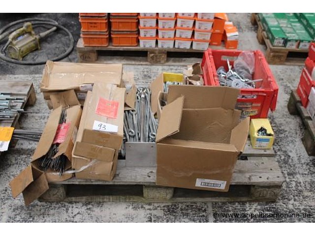 Lot montagematerialen - afbeelding 1 van  3