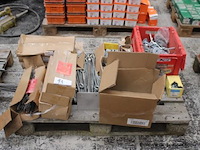 Lot montagematerialen - afbeelding 1 van  3