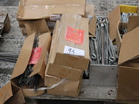 Lot montagematerialen - afbeelding 2 van  3