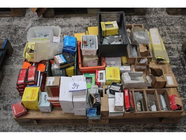 Lot montagematerialen - afbeelding 1 van  3