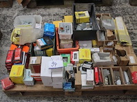 Lot montagematerialen - afbeelding 1 van  3
