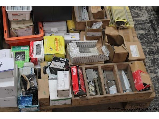 Lot montagematerialen - afbeelding 2 van  3