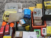 Lot montagematerialen - afbeelding 3 van  3