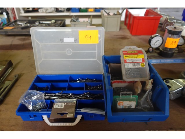 Lot nagels - afbeelding 1 van  5