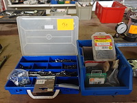 Lot nagels - afbeelding 1 van  5