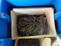 Lot nagels - afbeelding 5 van  5