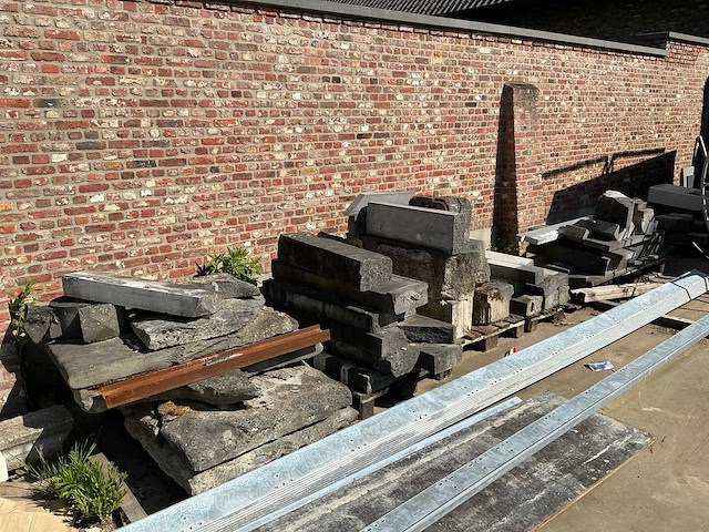 Lot natuursteen - afbeelding 1 van  6