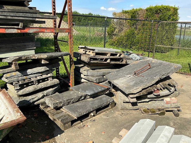 Lot natuursteen - afbeelding 1 van  8