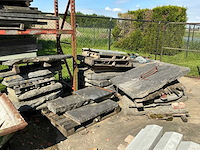 Lot natuursteen - afbeelding 1 van  8