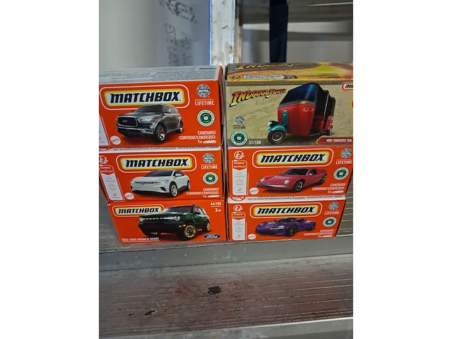 Lot nieuwe match box auto's in doos ongeopend 6 st - afbeelding 4 van  4