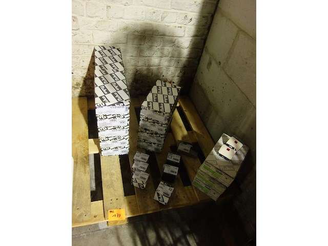 Lot niko - afbeelding 1 van  9