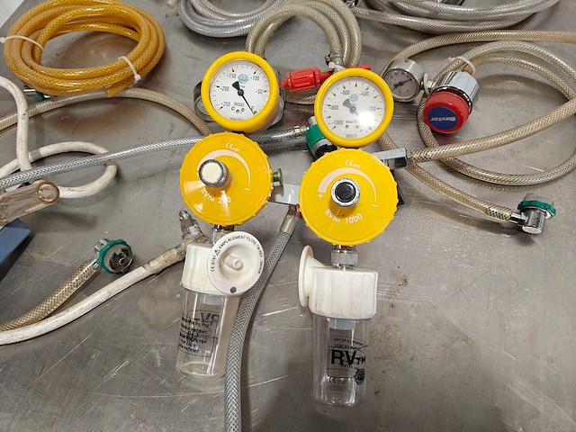 Lot of pressure regulators and hoses - afbeelding 2 van  6