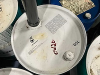 Lot olievaten met diverse olie en opvanbakken - afbeelding 7 van  24