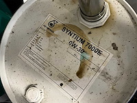 Lot olievaten met diverse olie en opvanbakken - afbeelding 8 van  24