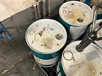 Lot olievaten met diverse olie en opvanbakken - afbeelding 19 van  24