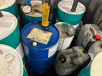 Lot olievaten met diverse olie en opvanbakken - afbeelding 23 van  24