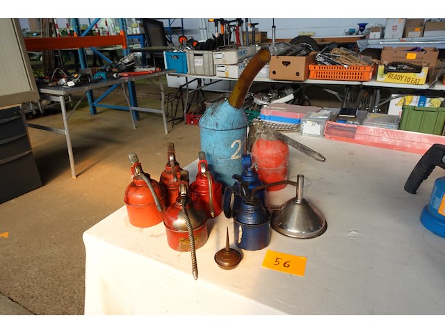 Lot olievatjes en trechter - afbeelding 1 van  3