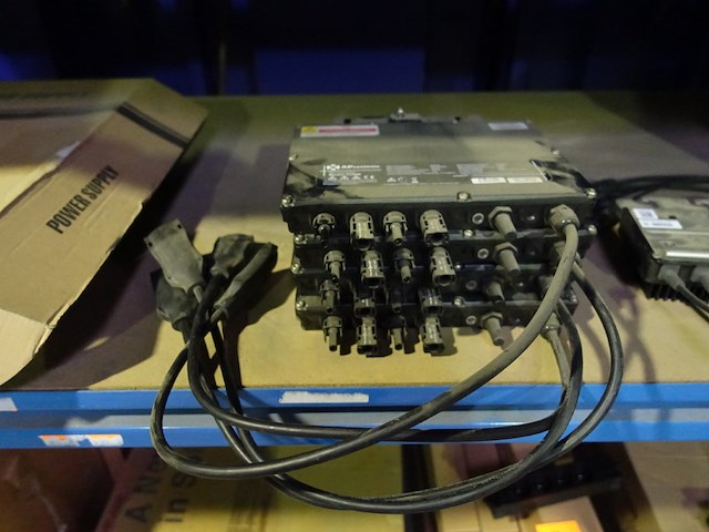 Lot omvormers - afbeelding 6 van  15