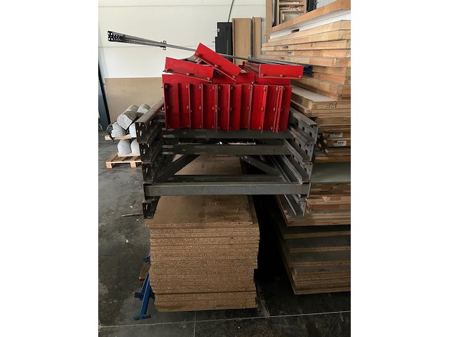 Lot onderdelen palletstelling - afbeelding 2 van  2