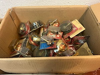Lot onstekingsonderdelen+schakelaars - afbeelding 10 van  12