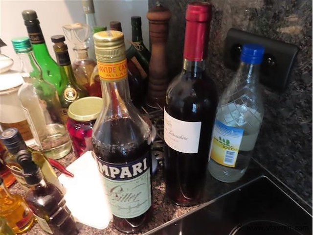 Lot oude dranken en keukenattributen - afbeelding 2 van  4