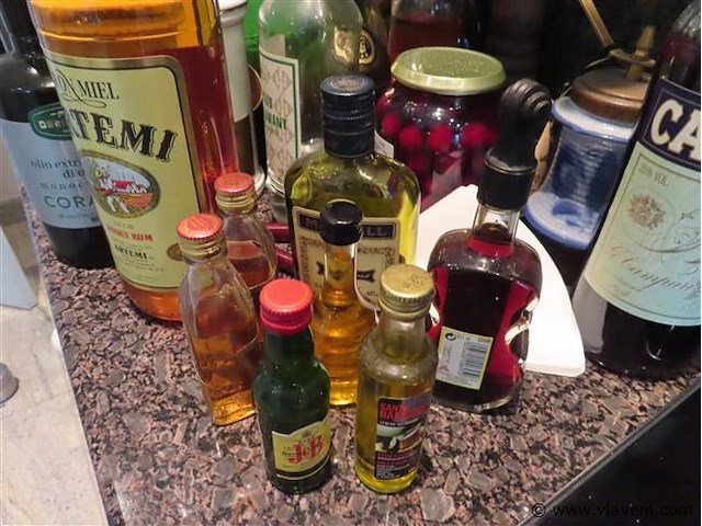 Lot oude dranken en keukenattributen - afbeelding 3 van  4