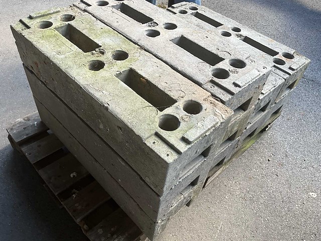 Lot paalvoeten / sokkelblokken voor heras bouwhekken - kunstof - afbeelding 1 van  2