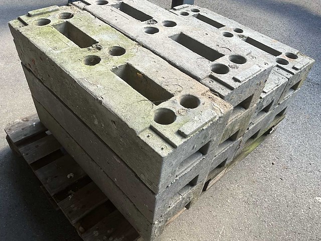 Lot paalvoeten / sokkelblokken voor heras bouwhekken - kunstof - afbeelding 2 van  2