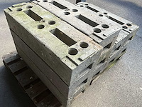 Lot paalvoeten / sokkelblokken voor heras bouwhekken - kunstof - afbeelding 2 van  2