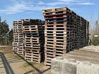 Lot paletten - afbeelding 1 van  1