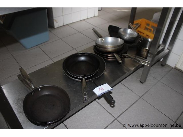 Lot pannen en keukengerei - afbeelding 1 van  1