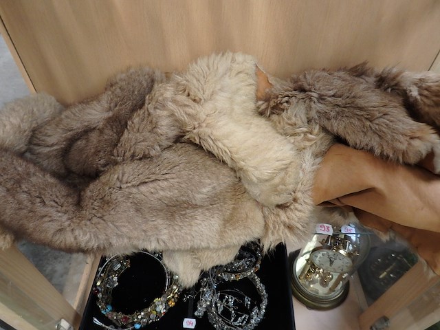 Lot pelzen - afbeelding 1 van  1