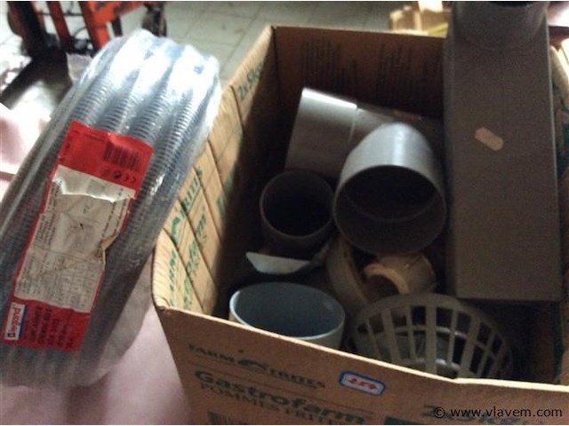 Lot plastiek - afbeelding 1 van  2