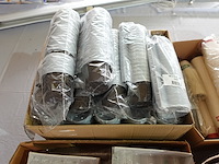 Lot plastieken bekers, tassen en glaasjes - afbeelding 14 van  16