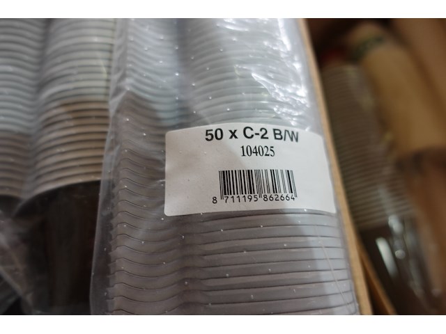 Lot plastieken bekers, tassen en glaasjes - afbeelding 16 van  16