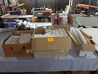 Lot plastieken bekers, tassen en glaasjes - afbeelding 1 van  16