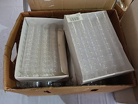 Lot plastieken bekers, tassen en glaasjes - afbeelding 2 van  16