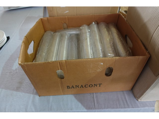 Lot plastieken bekers, tassen en glaasjes - afbeelding 5 van  16