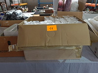 Lot plastieken bekers, tassen en glaasjes - afbeelding 7 van  16