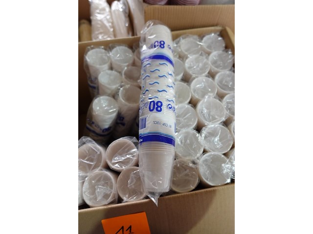 Lot plastieken bekers, tassen en glaasjes - afbeelding 8 van  16