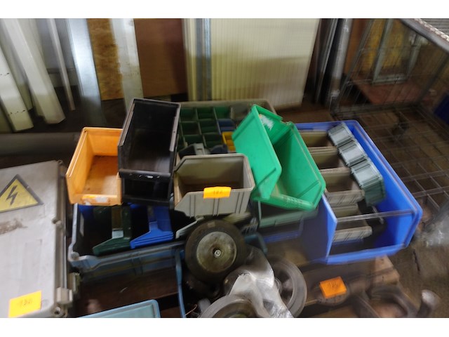 Lot plastieken stapelbakken - afbeelding 1 van  4