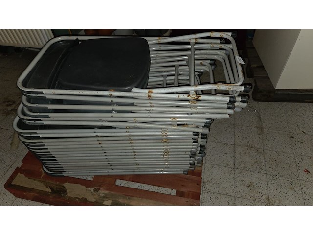 Lot plooitstoelen - afbeelding 1 van  1