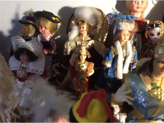 Lot poppen diverse landen - afbeelding 2 van  2